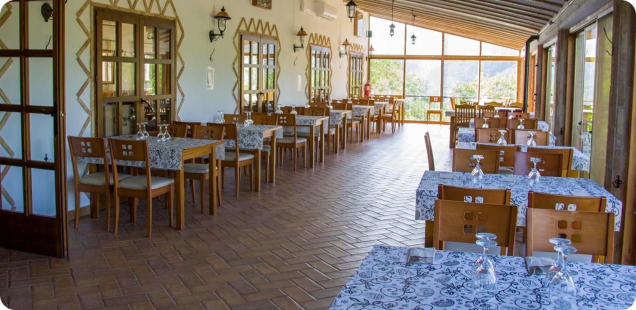 Camping Las Nogueras De Нерпио Экстерьер фото